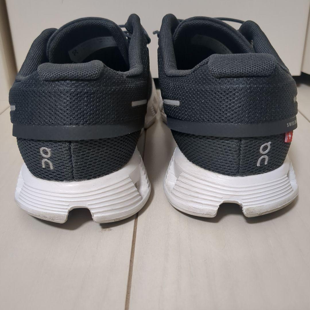 on ブラック スニーカー