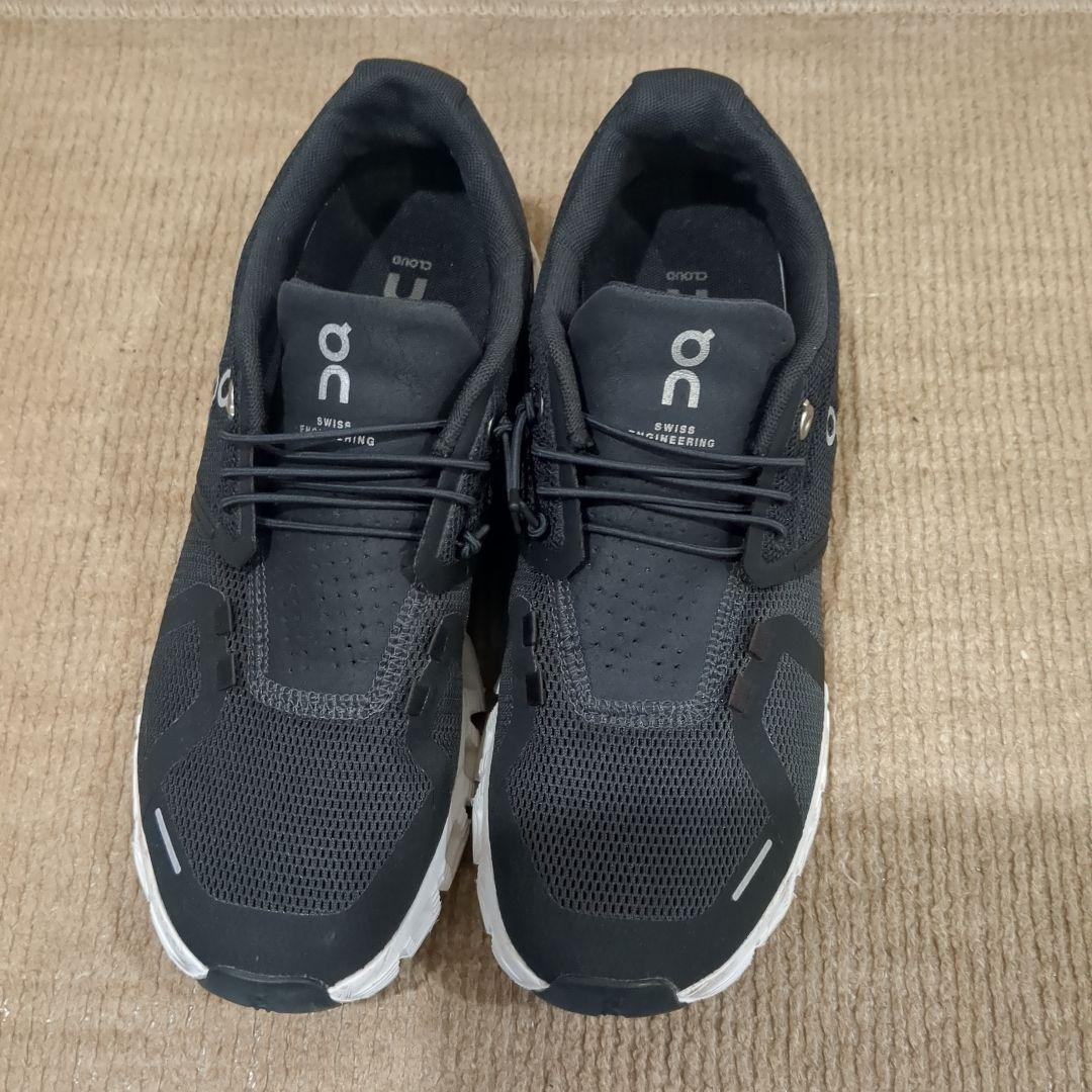 on ブラック スニーカー