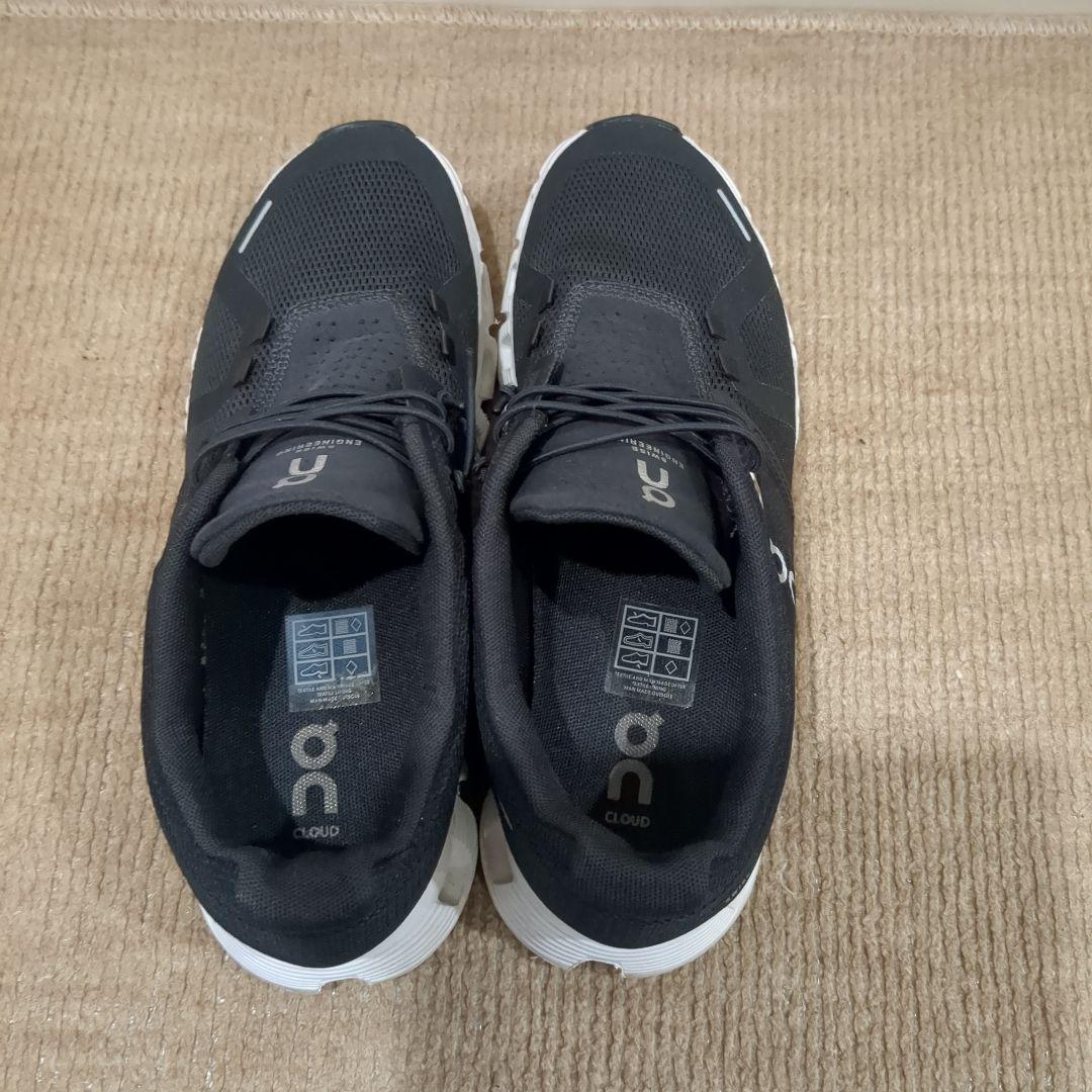 on ブラック スニーカー
