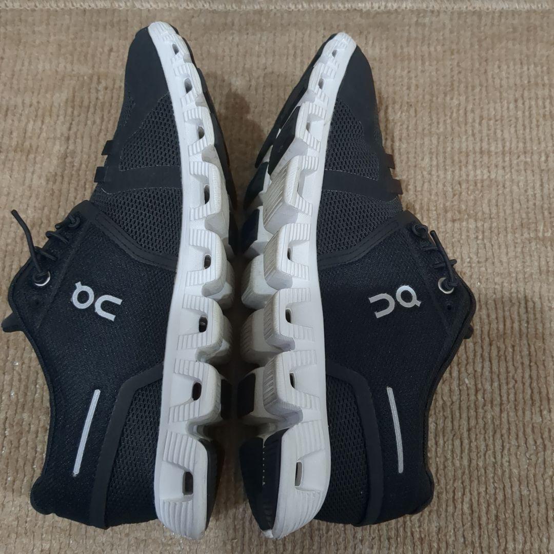 on ブラック スニーカー