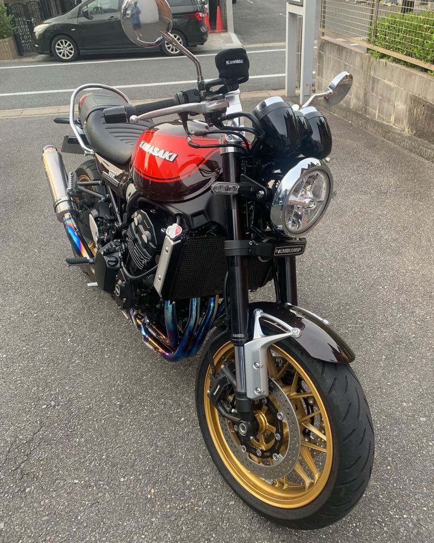 Z900RSエンジン冷却装置カバー 黒 モリワキ