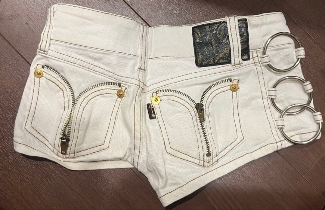 d.i.a. ショートパンツ ホワイト リング付き