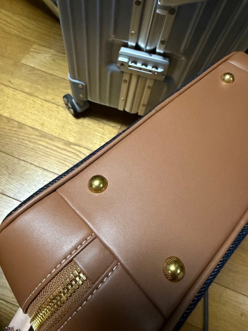 MIU MIU ネイビー デニム ショルダーバッグ