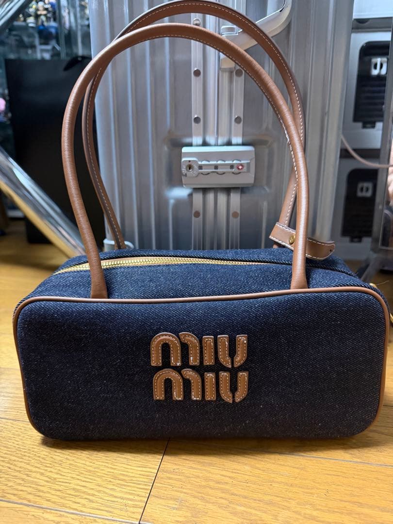 MIU MIU ネイビー デニム ショルダーバッグ
