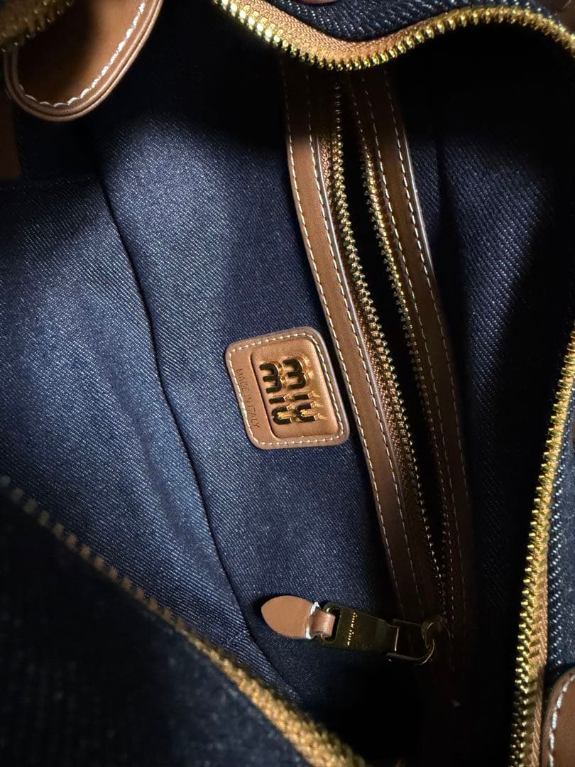 MIU MIU ネイビー デニム ショルダーバッグ