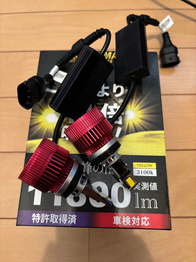 プリウス50 前期　h11バルブ交換式フォグ VELENOフォグ付き