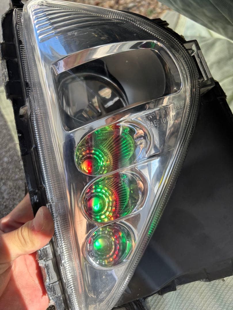 プリウス50 前期　h11バルブ交換式フォグ VELENOフォグ付き