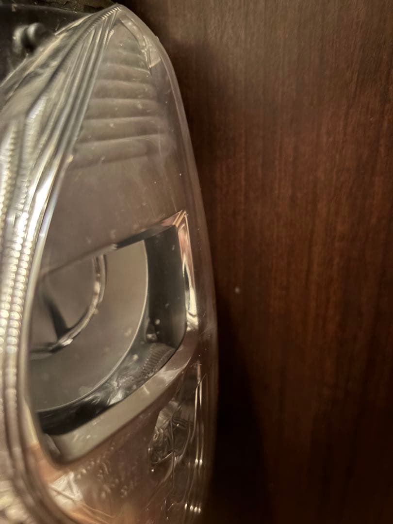 プリウス50 前期　h11バルブ交換式フォグ VELENOフォグ付き