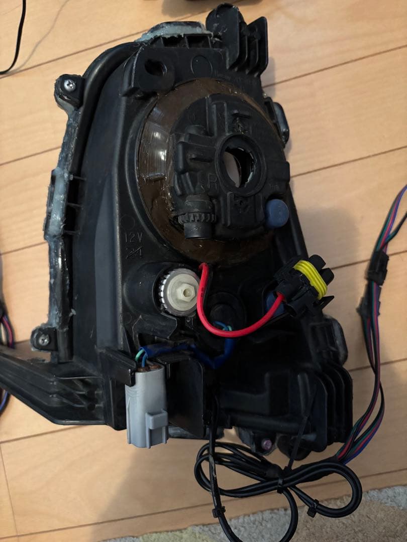 プリウス50 前期　h11バルブ交換式フォグ VELENOフォグ付き