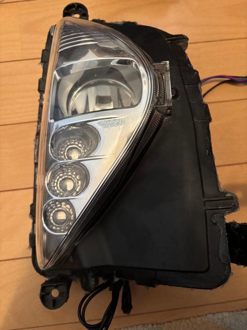 プリウス50 前期　h11バルブ交換式フォグ VELENOフォグ付き