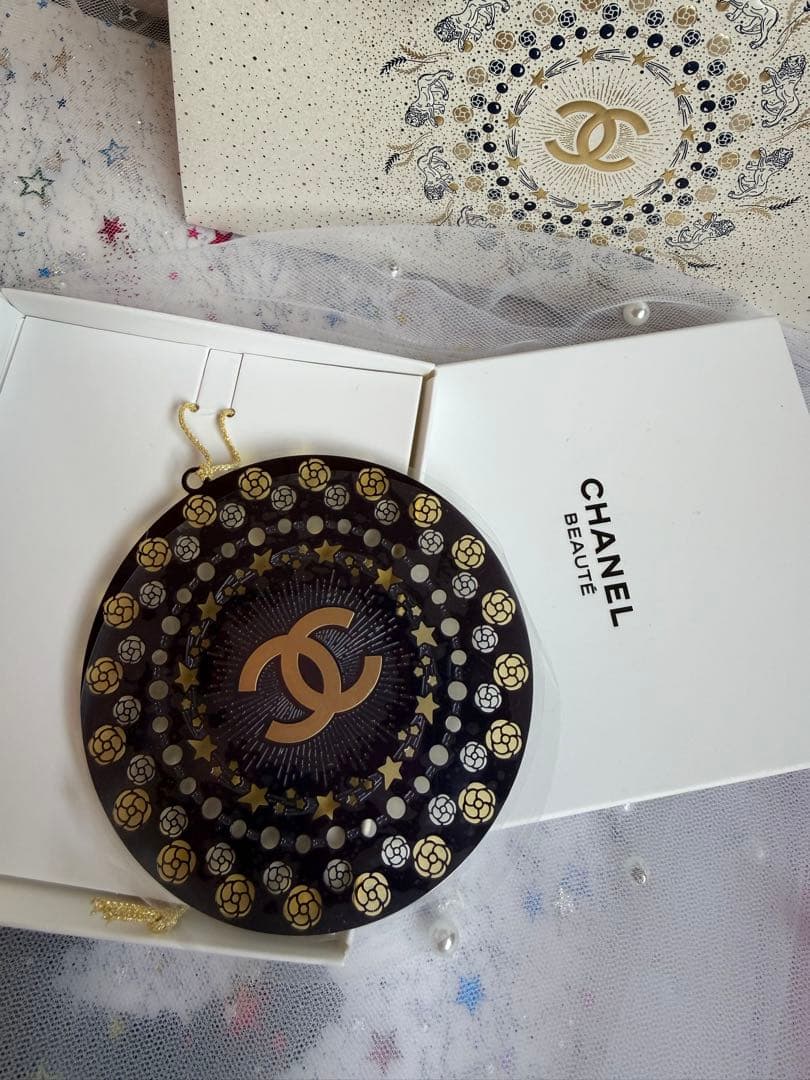 Mimiシャネル　CHANEL2025ホリデー限定オーナメント