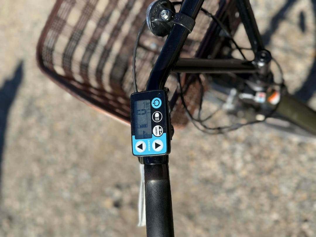 黒の電動アシストヤマハ自転車 20インチ バスケット付き