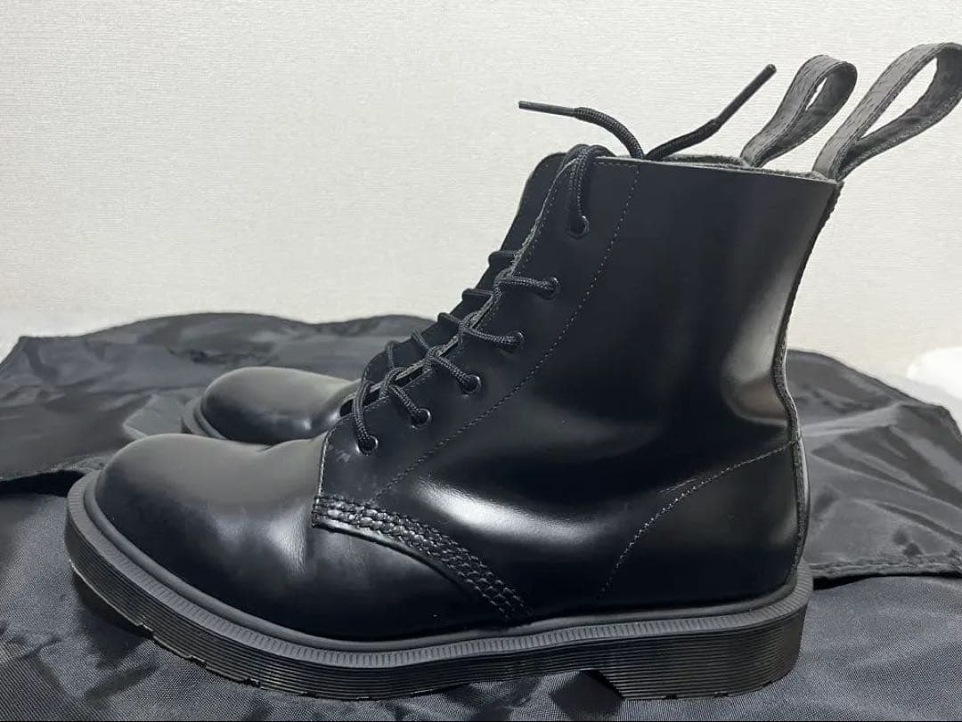 Dr. Martens ドクターマーチン　8ホールブーツ　オールブラック
