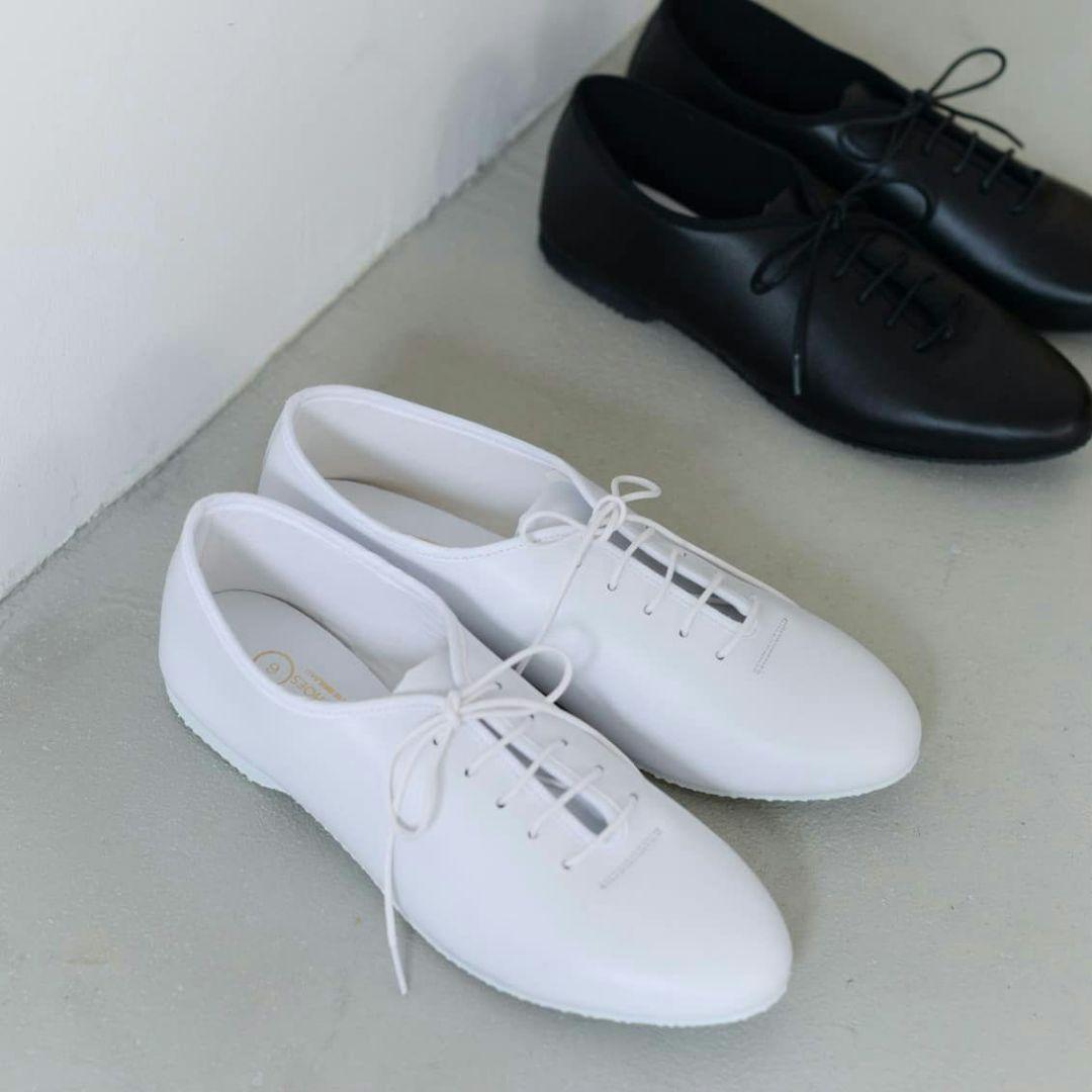 新品 CATWORTH キャットワース パテント 白 フラットシューズ 35