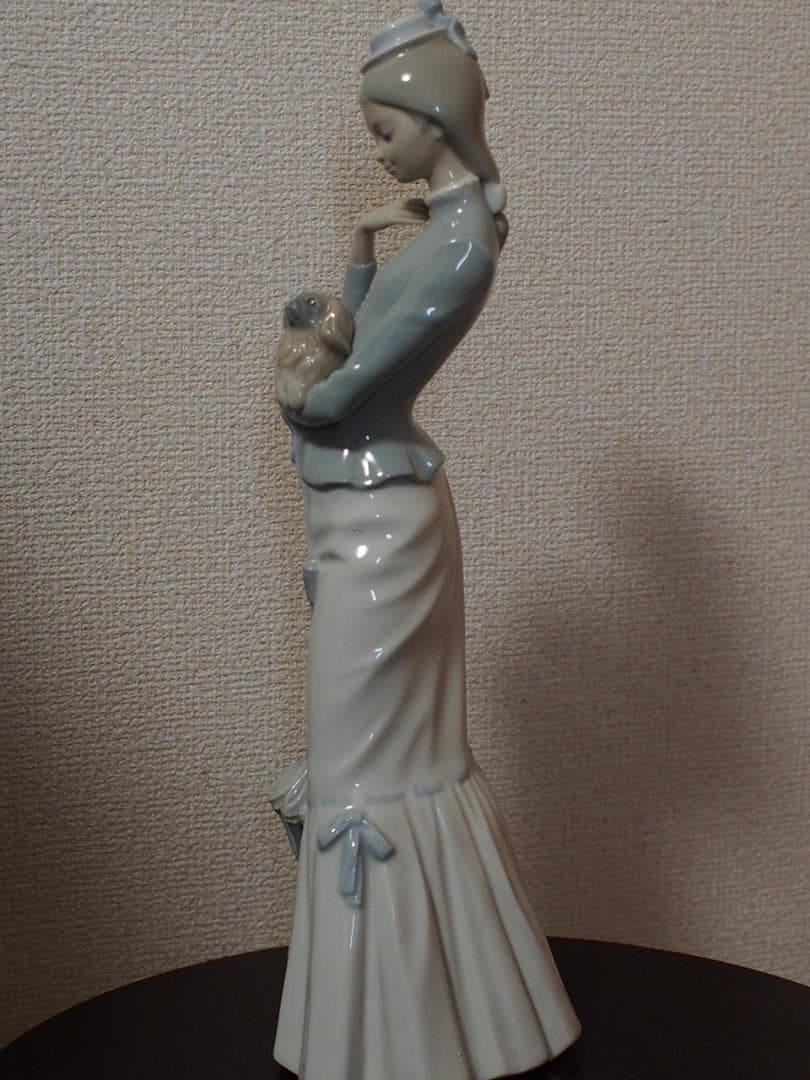 ★LLADRO社　リヤドロ　「仔犬を抱く女性」美品