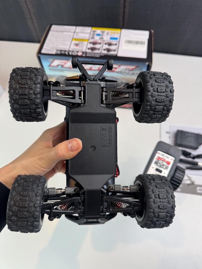 ブラシレスモーター 高速ラジコン 40mk/h オフロードラジコンカー大人向け