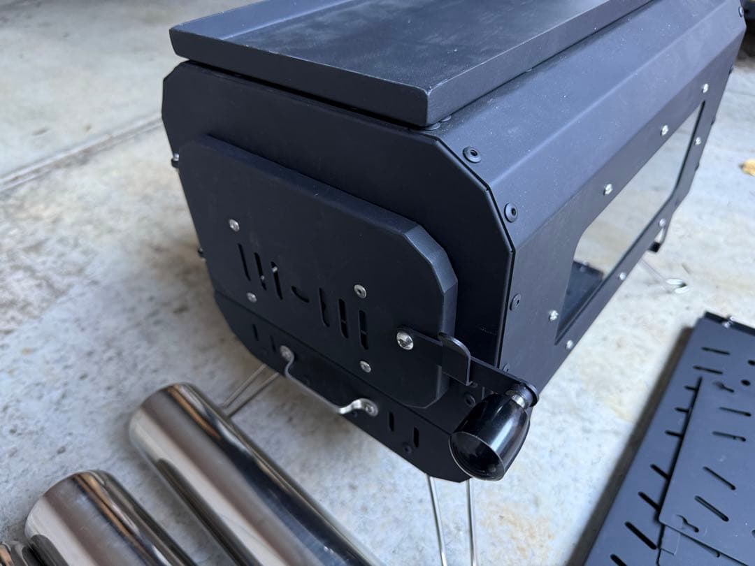 薪ストーブ コンパクト 黒色 グリル棚付き