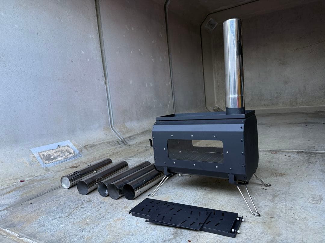 薪ストーブ コンパクト 黒色 グリル棚付き