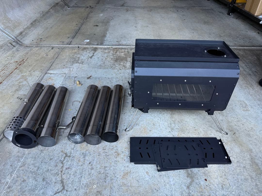 薪ストーブ コンパクト 黒色 グリル棚付き