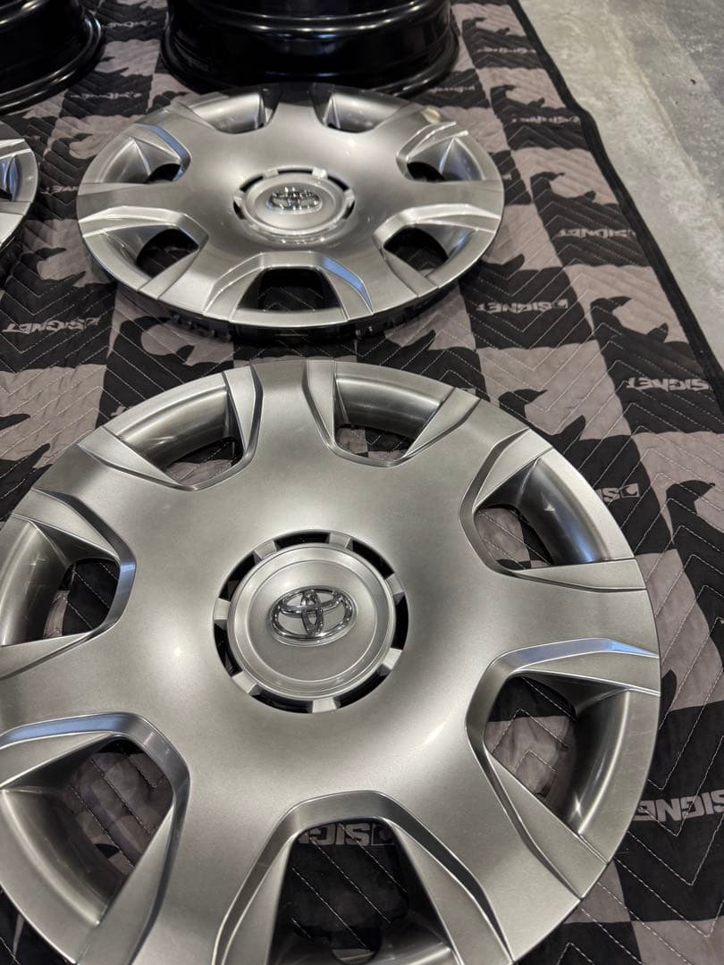 限定モデルハイエース50周年 15インチノーマルホイールキャップ　新車外し