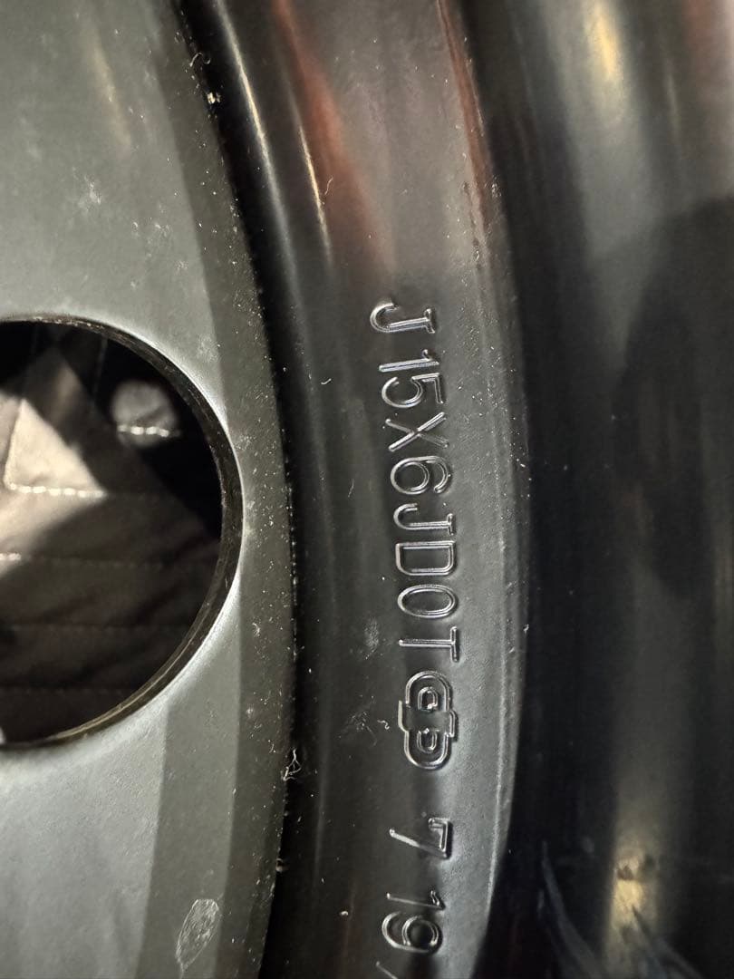 限定モデルハイエース50周年 15インチノーマルホイールキャップ　新車外し