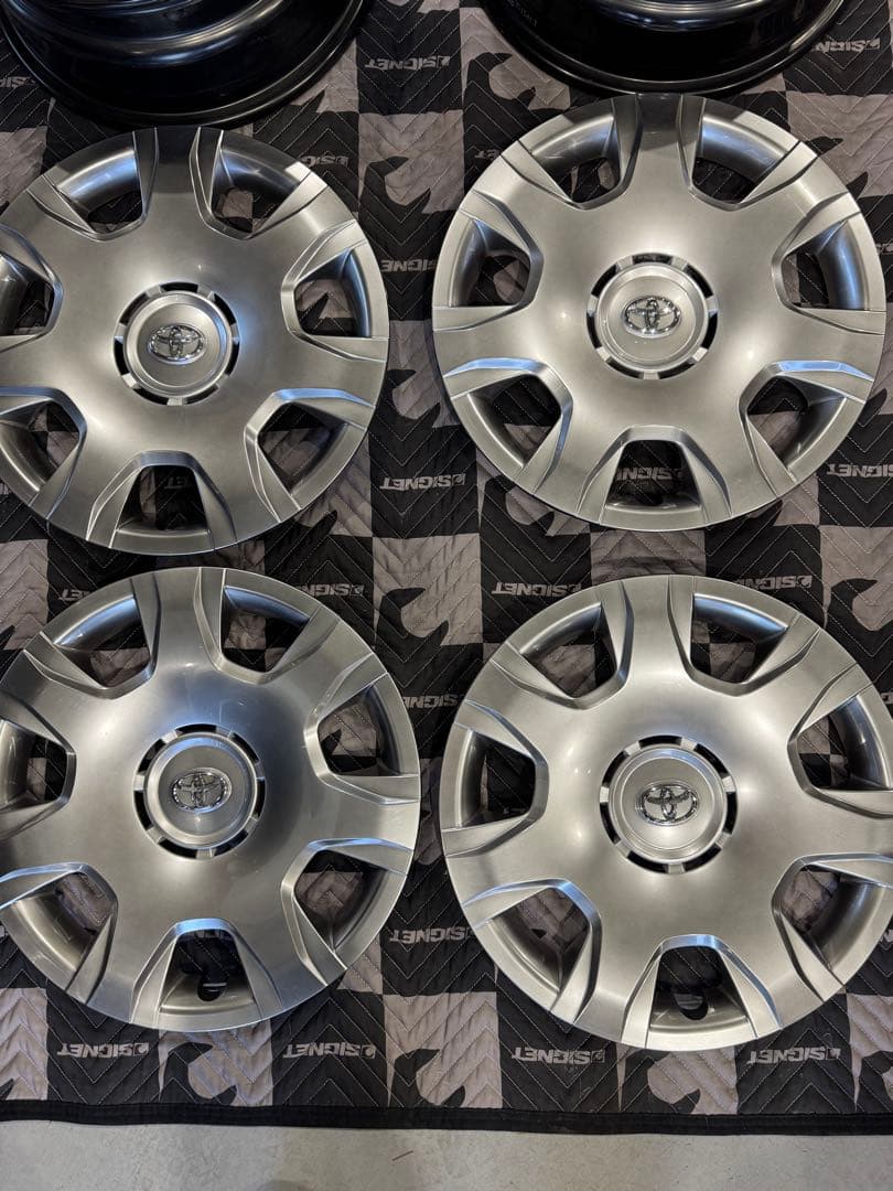 限定モデルハイエース50周年 15インチノーマルホイールキャップ　新車外し