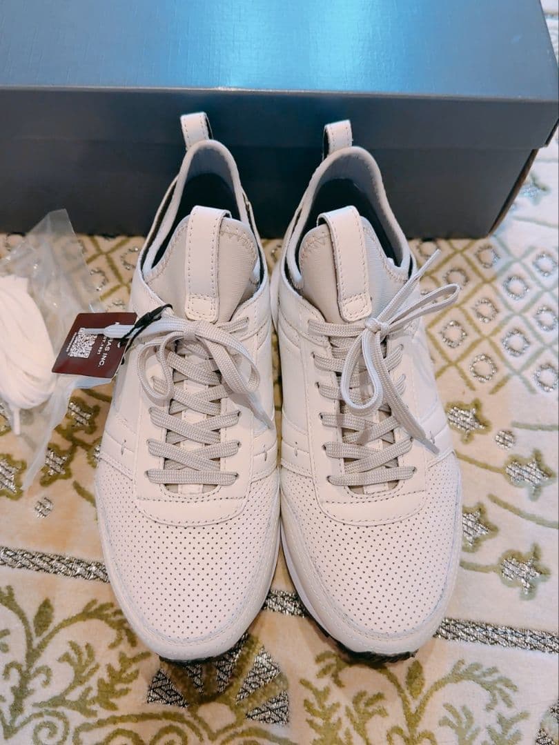 【新品未使用】ミズノ　マドラス　コラボ　 スニーカー 24cm