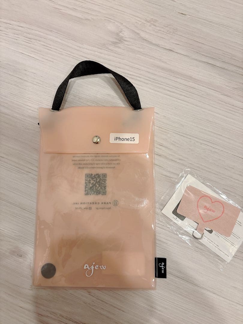 新作 iPhone15 ajew ハート型ポーチ付き スマホケース レッド 赤