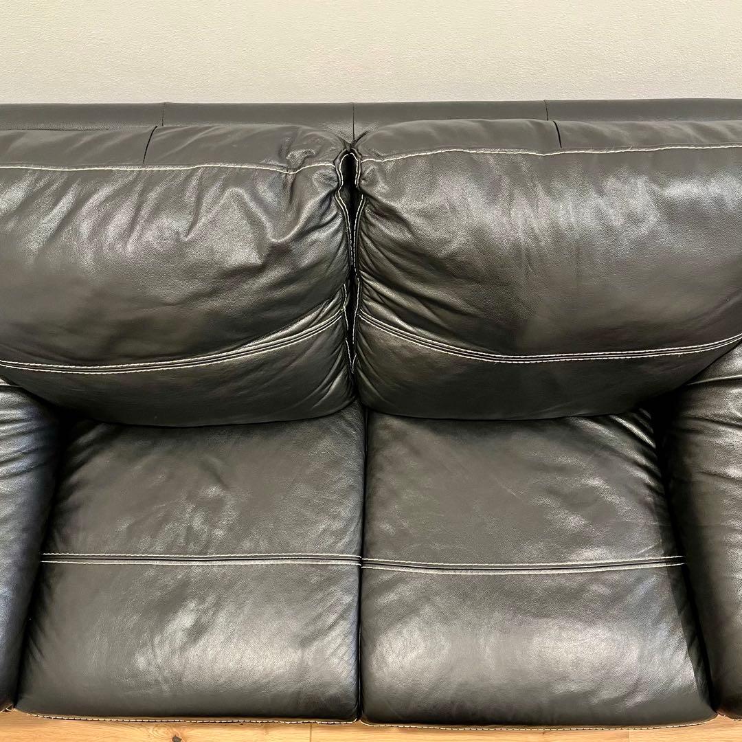 ブラック革張り2人掛けソファ