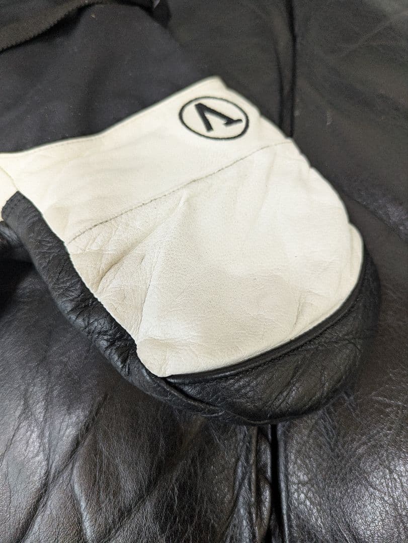 VICROY　ビクロイグローブ 黒/白