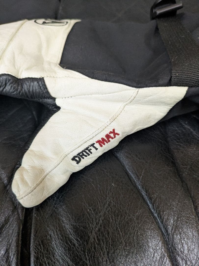 VICROY　ビクロイグローブ 黒/白