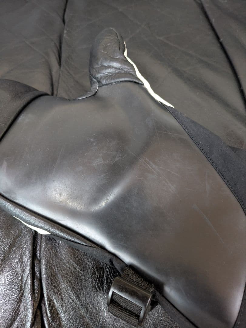 VICROY　ビクロイグローブ 黒/白