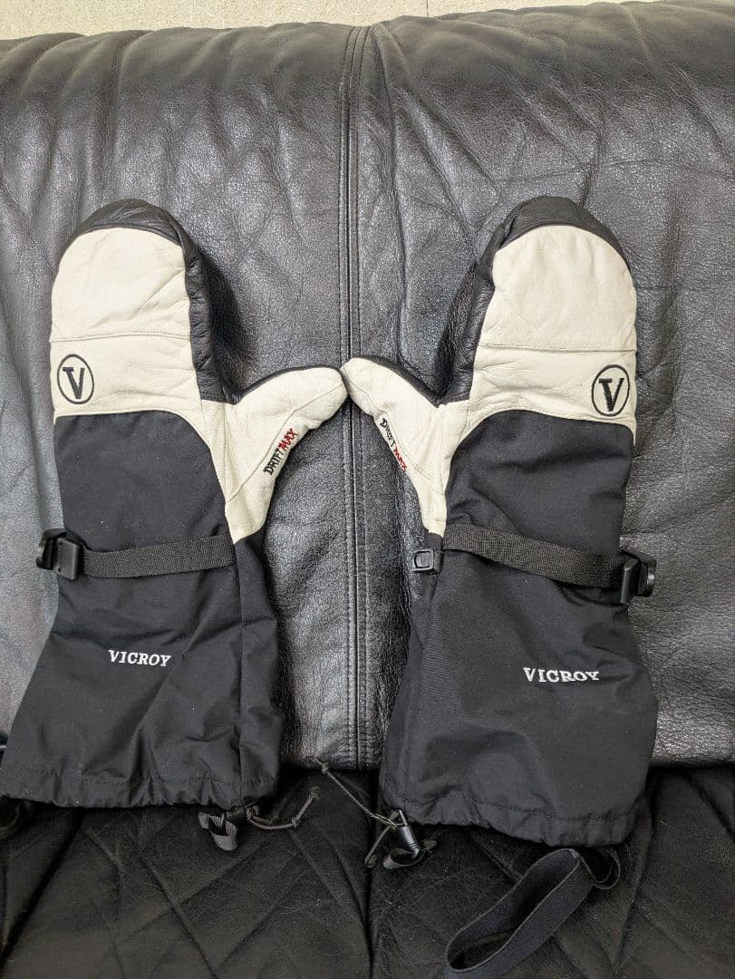 VICROY　ビクロイグローブ 黒/白