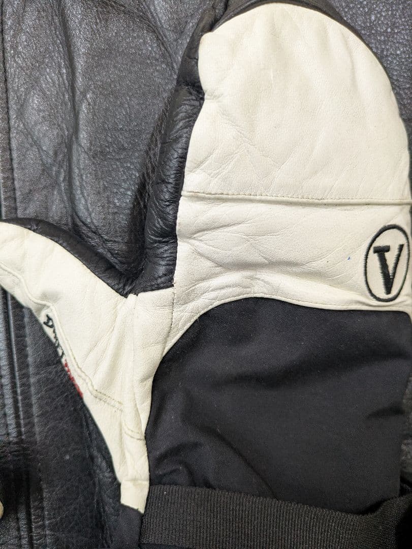 VICROY　ビクロイグローブ 黒/白