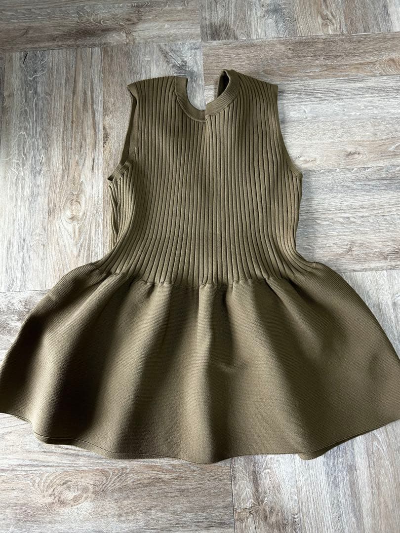 サロンアダムエロペ　リブフレアーペプラムプルオーバー　キャメル