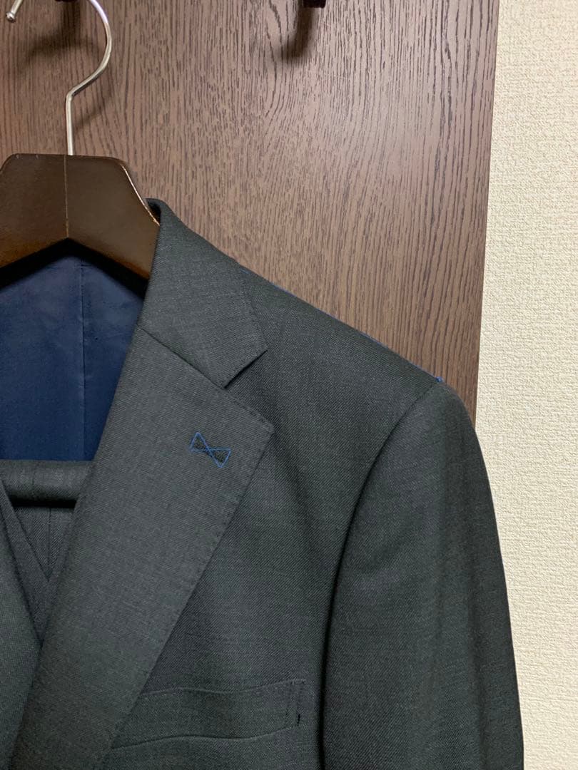 専用A6新品秋冬イタリアMARLANEウール100%オリーブ系3ピーススーツ小訳