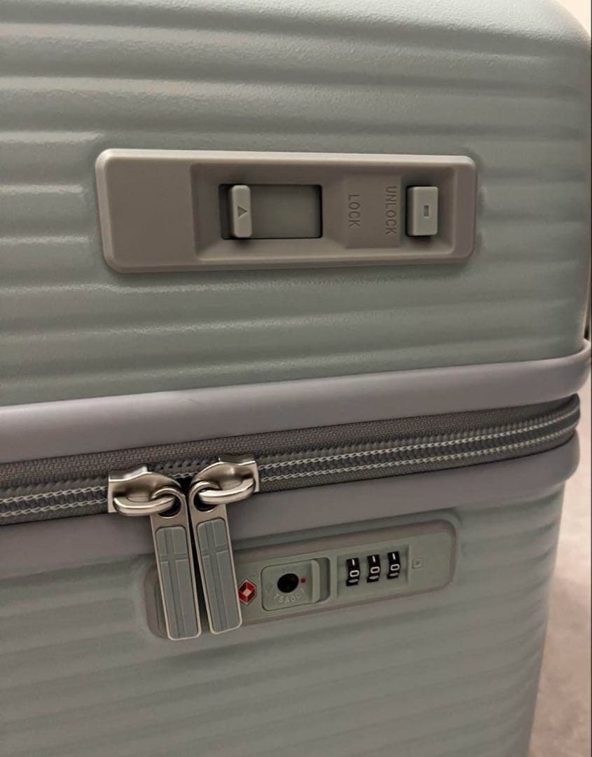 【新品未使用】イノベーター スーツケース Lサイズ　92L ペールブルー