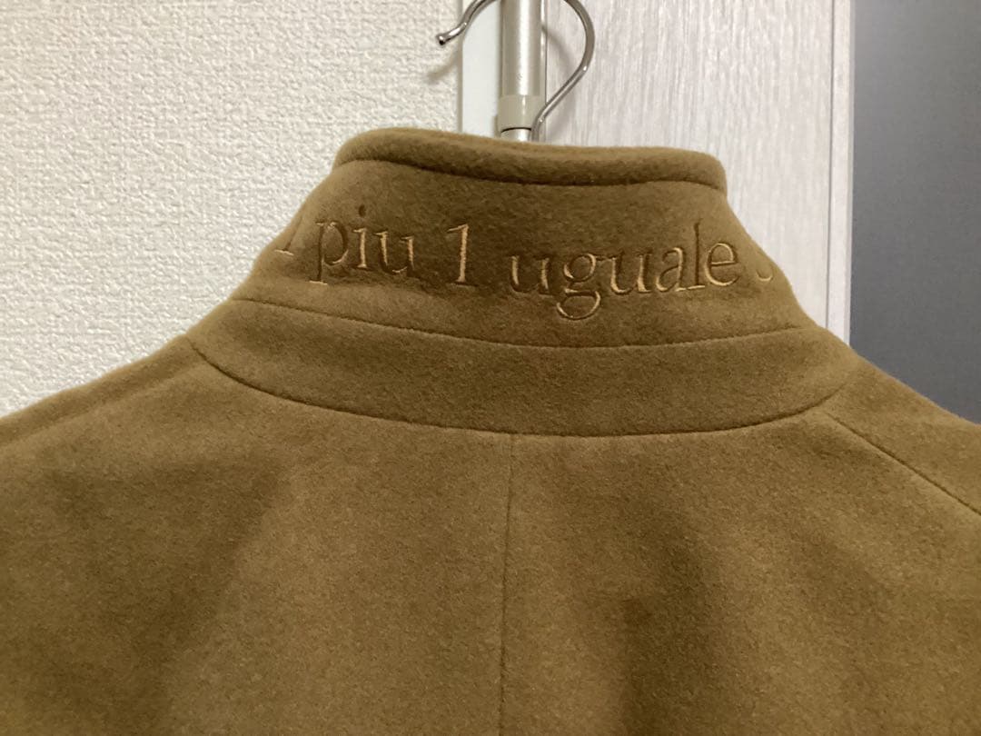 美品1 piu 1 uguale 3 ベージュ　チェスターコートⅤ