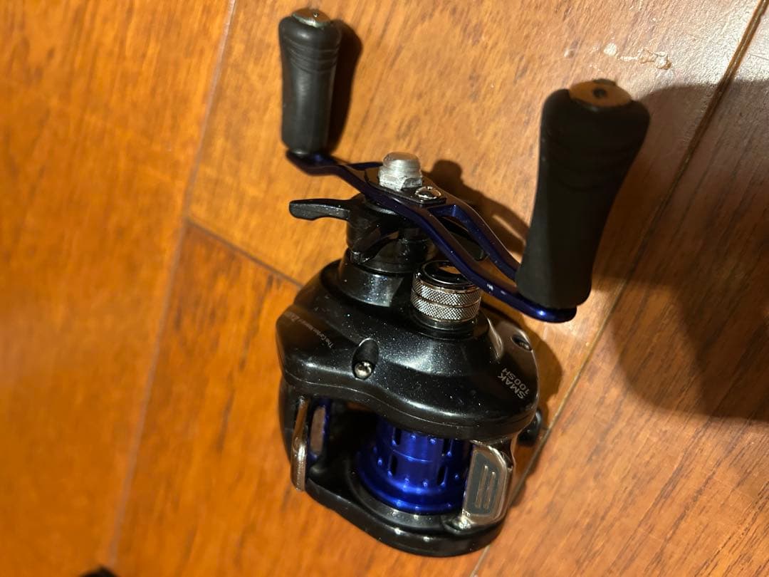 ダイワ　スマック　右ハンドル　二本竿用の予備ハンドル付き