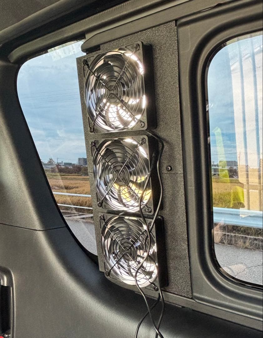 ハイエース 換気扇 ４型 USBファン 3連 パネル 小窓 ABS製 助手席側
