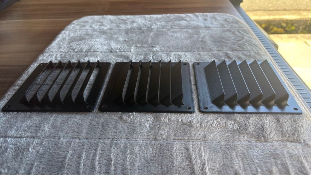 ハイエース 換気扇 ４型 USBファン 3連 パネル 小窓 ABS製 助手席側