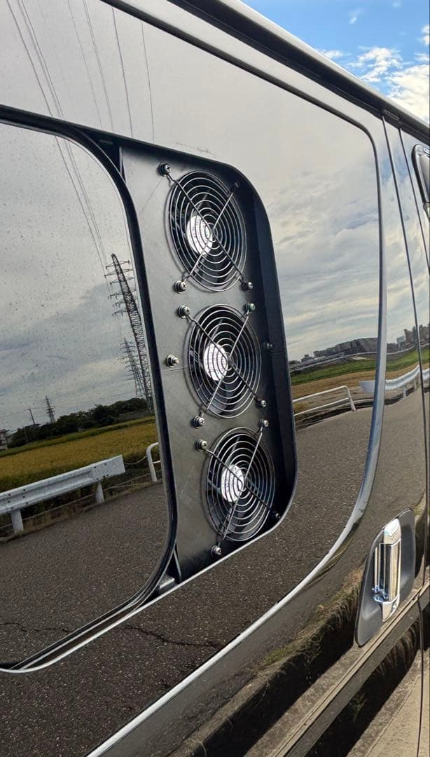 ハイエース 換気扇 ４型 USBファン 3連 パネル 小窓 ABS製 助手席側