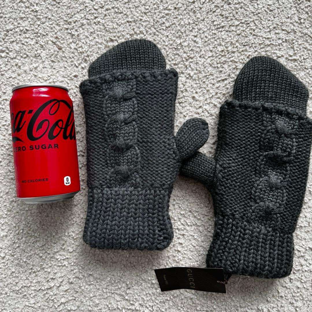 （未使用）柔らかな雰囲気を出す、GUCCI ダークグレー 手袋