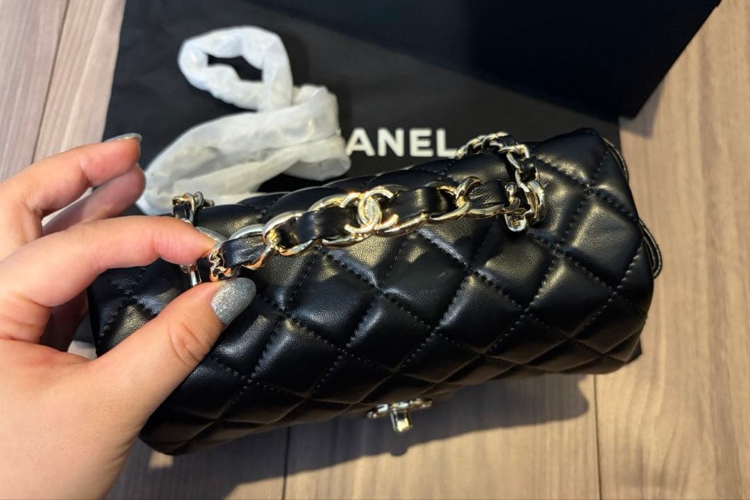 CHANEL ブラック キルティング ショルダーバッグ ノベルティー