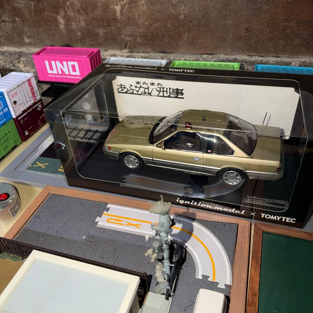 ignition.model パトカー仕様ミニカー 1/43