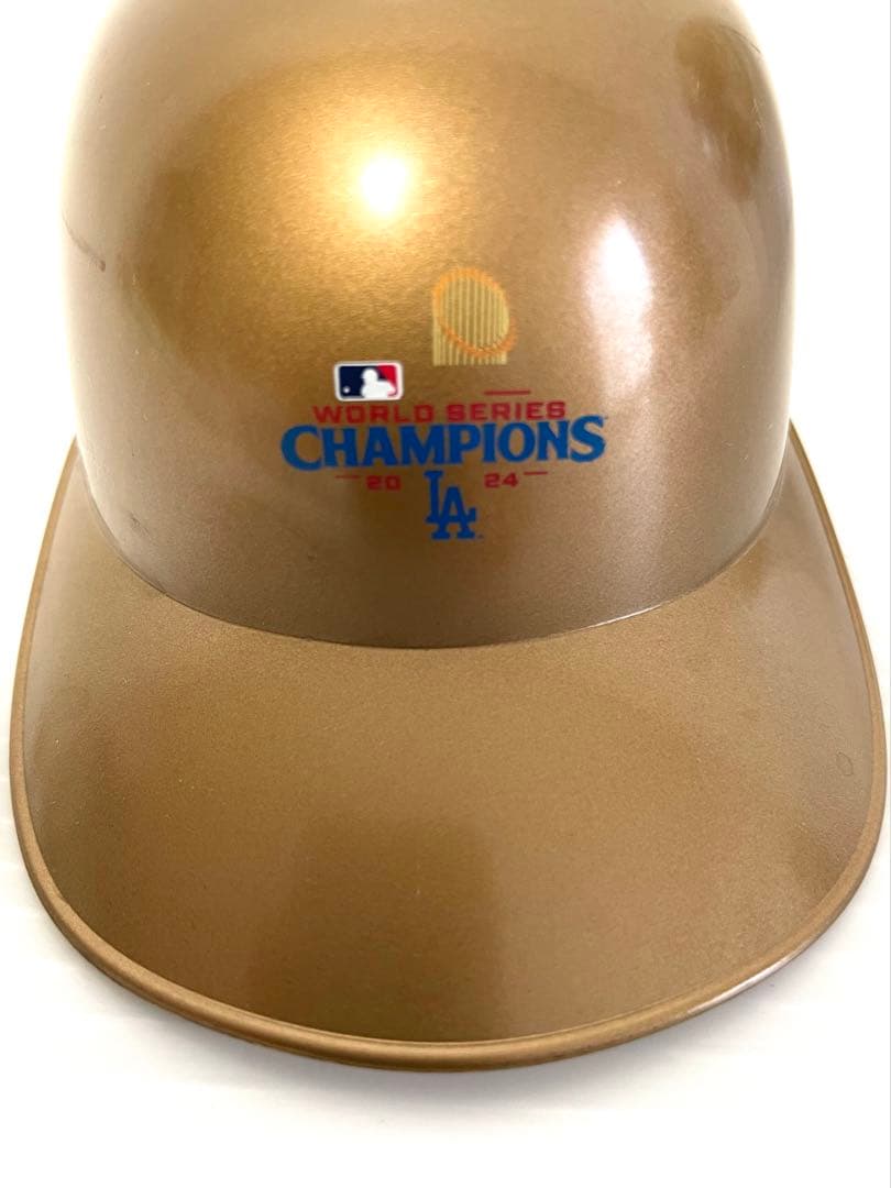 WBCワールドシリーズチャンピオン記念ボール & LA チャンピオンミニキャップ