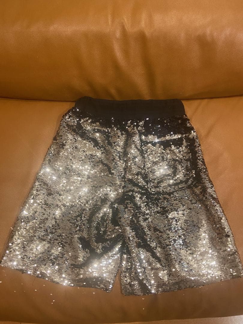 【美品】ゴールデングース　スパンコール　レディース　ショートパンツ
