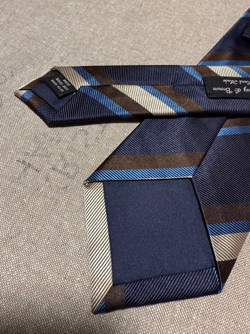 【新品】Holliday & Brown／レジンタルタイ／ネイビー／ブラウン
