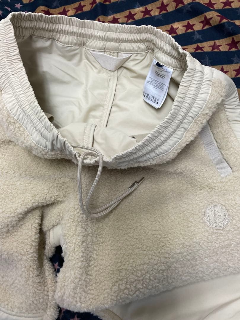 新品モンクレール ベージュパンツ S