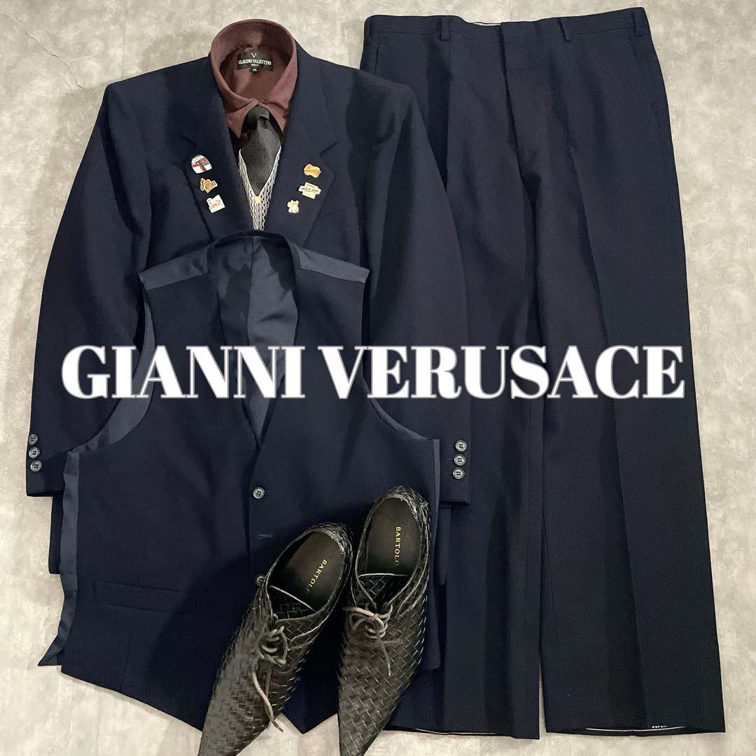 極上高級イギリス製3ピーススーツ × GIANNI VERUSACEネクタイ